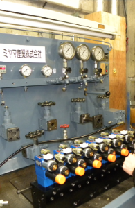 油圧機器メンテナンス油圧配管工事